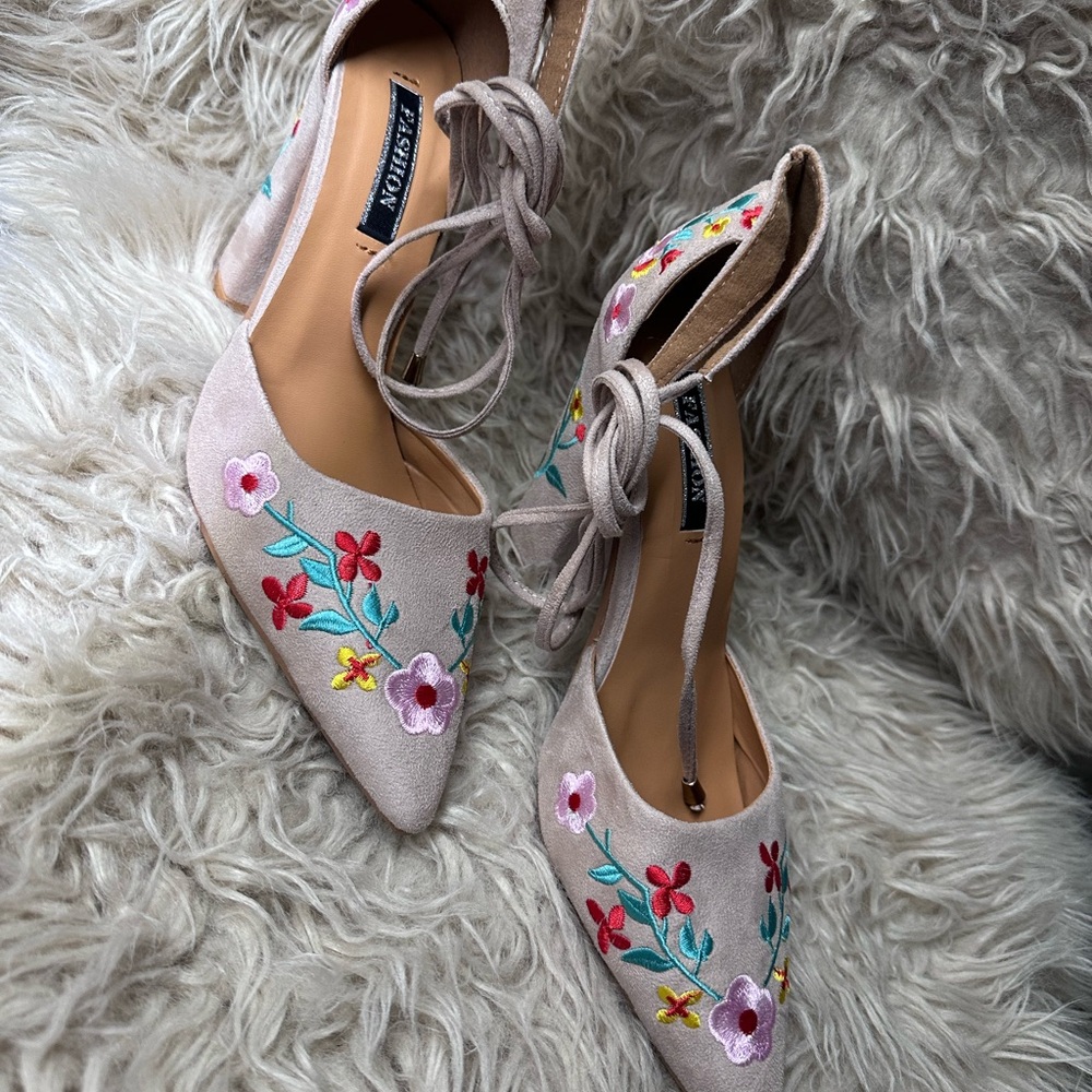 SHEIN Cream and Pink Heels with Embroidery and Ankle Straps